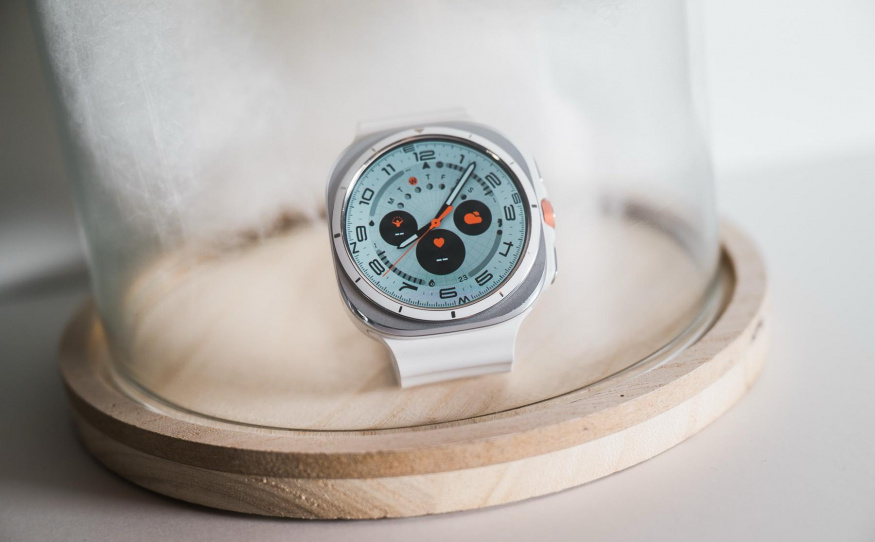 Trh chytrých hodinek má nového lídra. Apple předehnala čínská konkurence