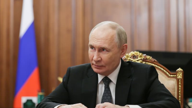 Rusko odmítá jednat o přítomnosti zahraničních vojáků na Ukrajině. Kreml mluvil také o paranoie