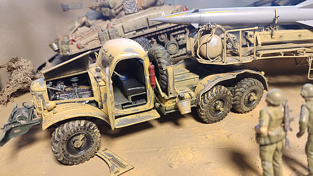 Kombinace archaického tahače ZIL a moderní střely Guideline mě okouzlila