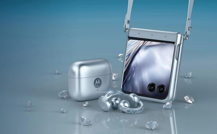 Telefon nebo módní doplněk? Motorola Razr 60 přichází v unikátní Swarovski edici