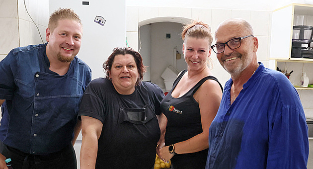 „Zbav se bordelu.“ Pohlreich jim otevřel oči a hospodu zavřeli. Začali znovu a jinde