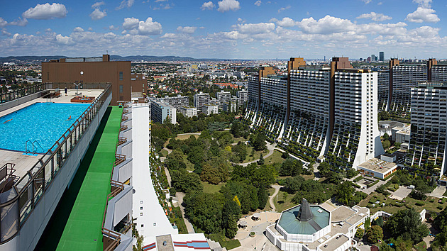 Panelové sídliště mělo být fiaskem. Dnes je na bydlení pro 9 tisíc lidí pořadník