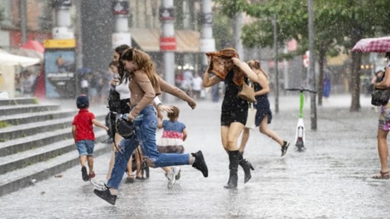 RADAR: Česko čeká letní počasí, pak přijde šok. Podívejte se, kdy a kam dorazí vytrvalý déšť