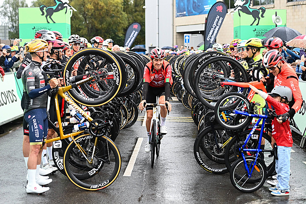 Se slzami, drakem a tisíci svých obličejů. Kruh se uzavřel, loučil se Thomas