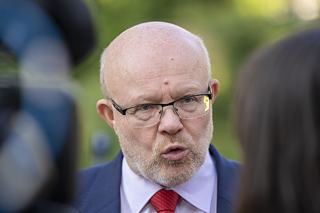 Vláda zvýší platby zdravotním pojištěncům za důchodce, děti či studenty