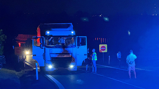 V kamionu vezl třicet Syřanů, jedna žena zemřela. Řidiče soudí za převaděčství