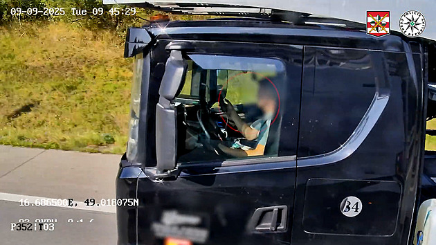 Hazard na dálnici. Podívejte se, jak skrytá kamera natočila řidiče kamionů