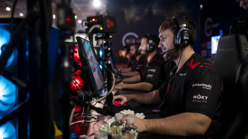 Kosovští orli a znovuzkříšení hříšníci. V Praze vrcholí domácí Counter-Strike sezóna