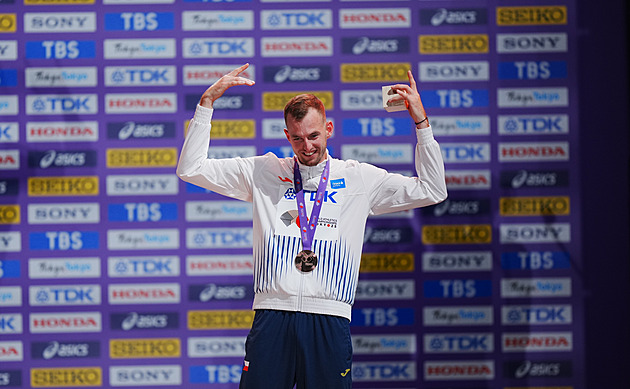 Jak se mu líbí medaile? Raketa! Při oslavách ale Štefela prý hned odpadl