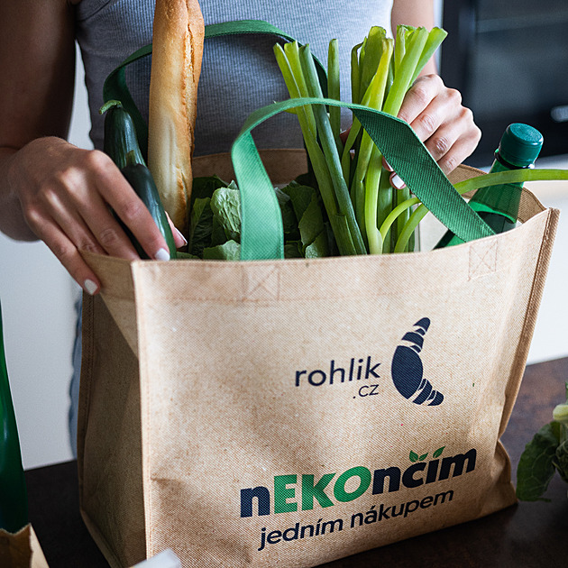 Rohlíku už potraviny nestačí. Na nové trhy se prosazuje i s technologiemi