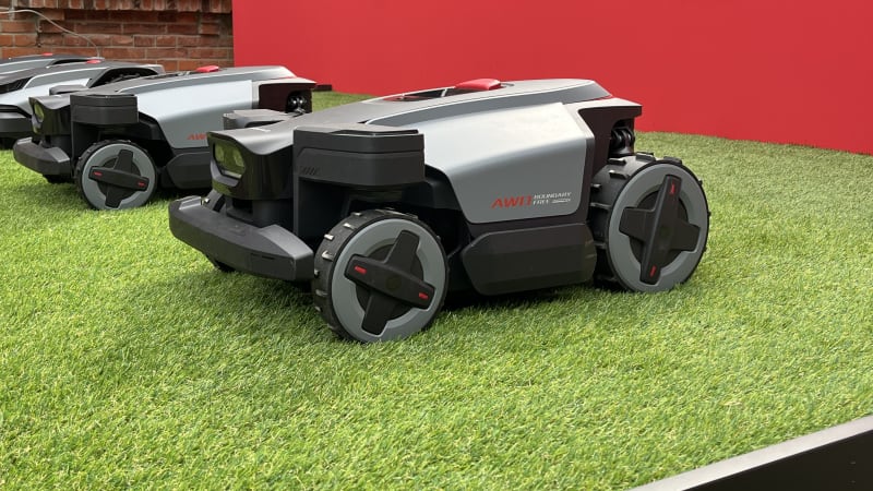 Robotická sekačka s AI? Roborock představil své zahradní pomocníky, slibuje úsporu času i práce