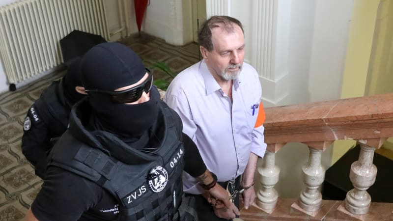 Útočník na Fica o střelbě: Bylo to potřeba, řekl manželce. Premiéra nazval liškou mazanou