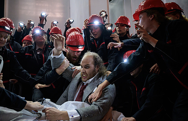 RECENZE: Mozart na psychiatrii. Idomeneo bloudí na cestě do hlubin mozku