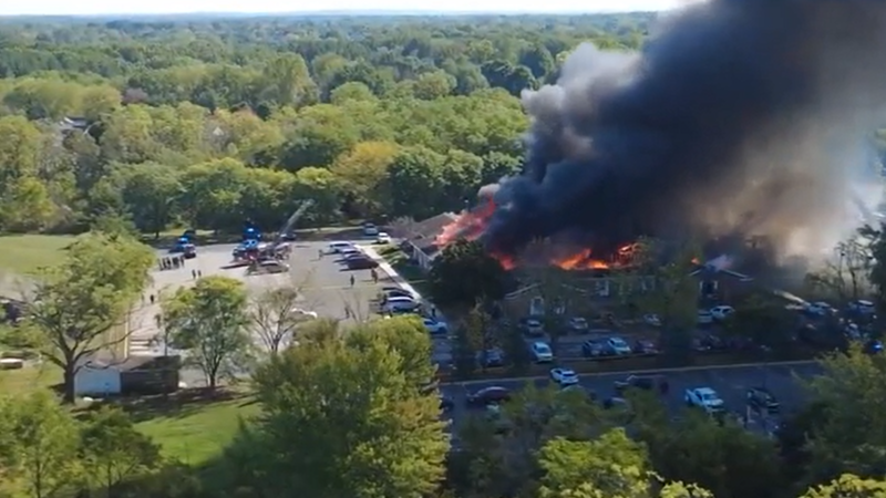 Střelba v kostele v Michiganu. Na místě jsou mrtví i zranění, z budovy šlehaly plameny
