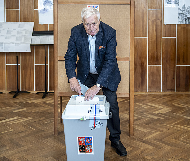 Volby ONLINE: Hlasování vrcholí, komise hlásí vysokou účast