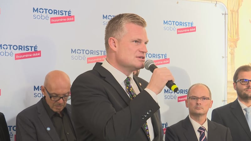 Některé ženy nám daly místo kroužku srdíčko, chlubil se Turek. Macinka představil vyjednavače