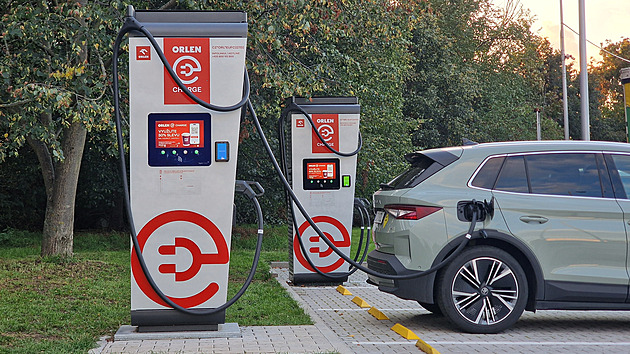 S elektromobilem na benzínku? Orlen spouští vlastní síť nabíječek