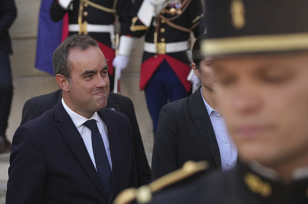 Nový francouzský premiér Lecornu předal Macronovi demisi. Ten ji přijal
