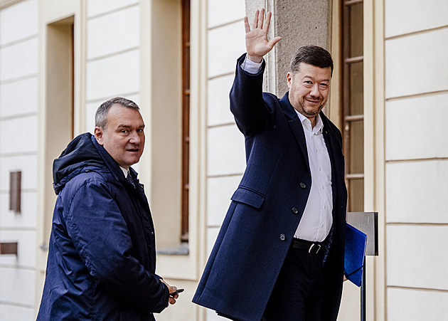 Okamura řekl na Hradě, že chce aspoň jedno křeslo. Macinka si rozuměl s Pavlem