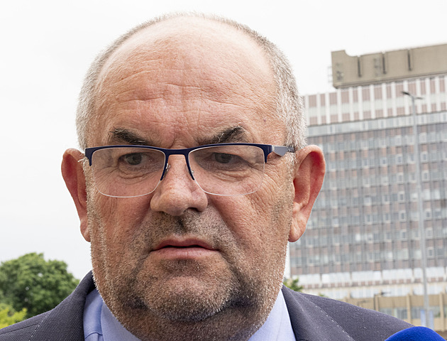 Soud o několik dní odložil nástup do vězení fotbalovému funkcionáři Peltovi