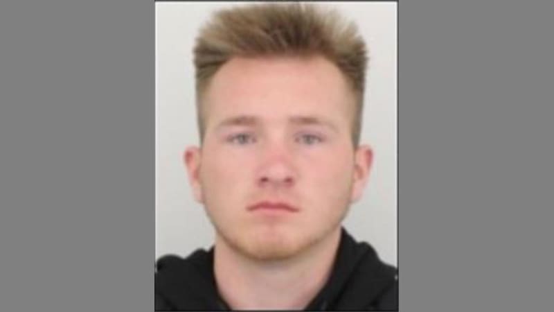 Z Bohnic utekl nebezpečný 26letý pacient. V minulosti napadl sekerou ženu s kočárkem