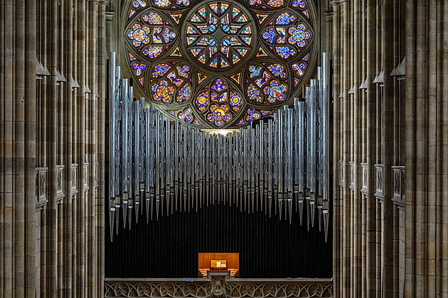 OBRAZEM: Specialisté ladí tisíce píšťal nových varhan v katedrále svatého Víta