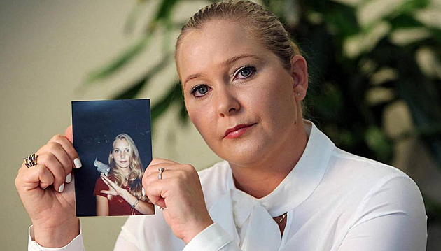 Premiér, princ i finančník. Giuffreová v pamětech odhaluje zneužívání Epsteinem