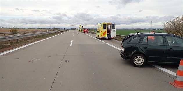 Dálnici D1 uzavřela nehoda pěti aut, pro vážně zraněného přiletěl vrtulník
