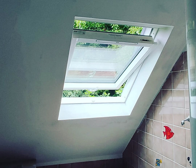 Konečně světlo: Můj příběh o výměně starých střešních oken