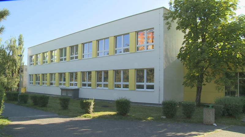 Žáci pražské školy budou mít tři měsíce prázdnin. Zlý sen, děsí se rodiče