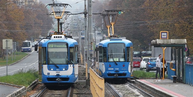 Ukrajinci přítěží? Jako řidiče autobusů a tramvají je dopravní podnik chválí