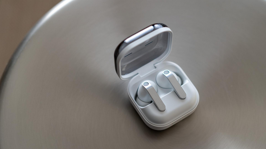 Samsung Galaxy Buds 4 Pro recenze: nové měniče, transparentní pouzdro a podpora AI
