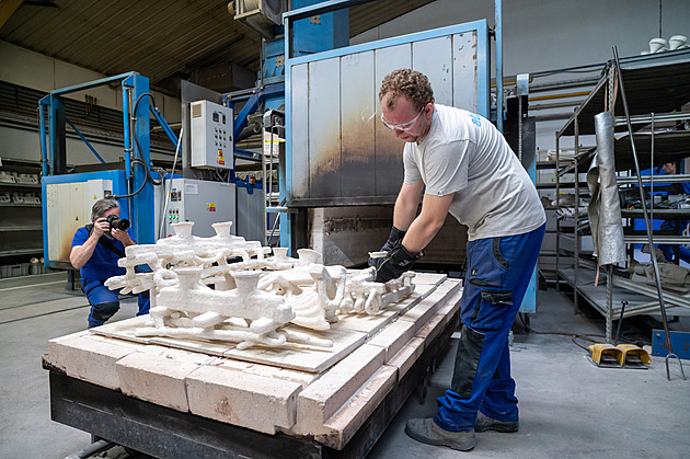 Nepřemožení. Ve slévárně vzniká relikviář umučených kněží, budou blahořečení