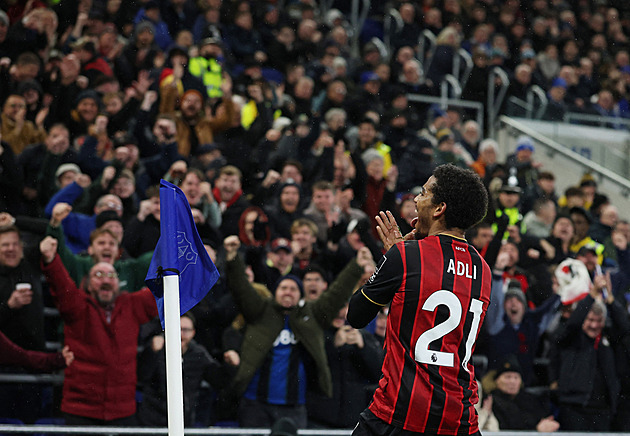 ONLINE: Souček snižuje na Liverpoolu, West Ham ale ztrácí. Večer hraje City