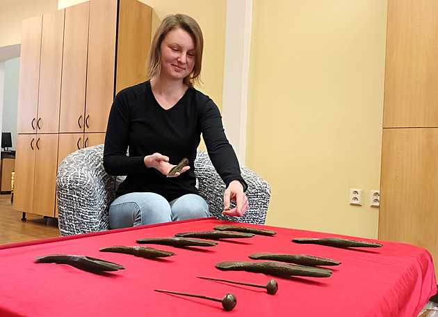 V Roudnici vystaví tisíce let starý bronzový poklad. Kde se našel, je tajné