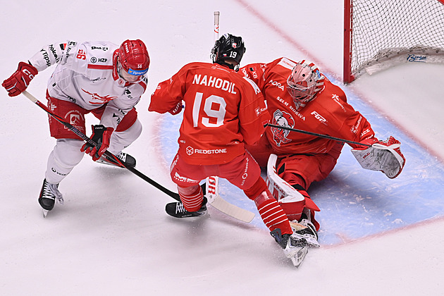 ONLINE: Třinec v předkole hostí Olomouc, do akce se chystají Kometa i Sparta