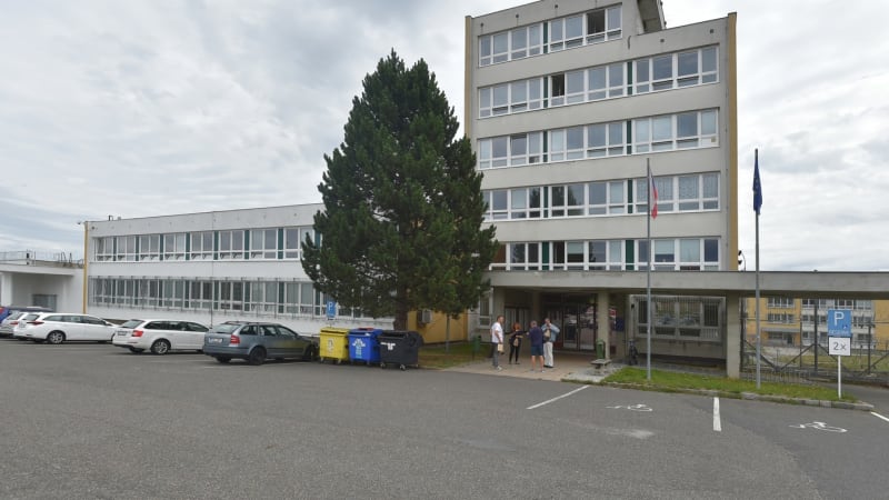 Spoluvězně bodl nožem do hlavy, vážně ho zranil. Do Kynšperku nad Ohří letěl vrtulník