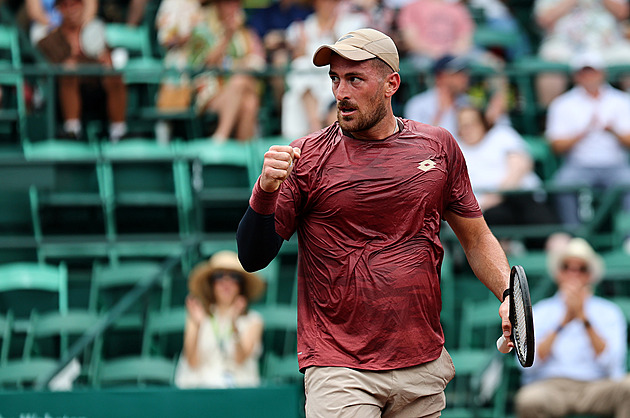 Tenista předvedl v zápase efektní kousek. Přirovnali ho k Sereně i Van Dammovi