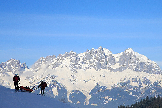 Češky si v Alpách krátily cestu hlubokým sněhem, zachraňovala je horská služba