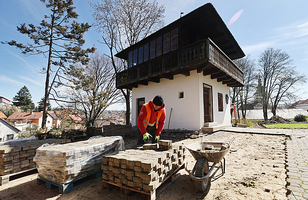 Zelený prostor v srdci Pelhřimova se mění, Děkanskou zahradu oživí protékající voda