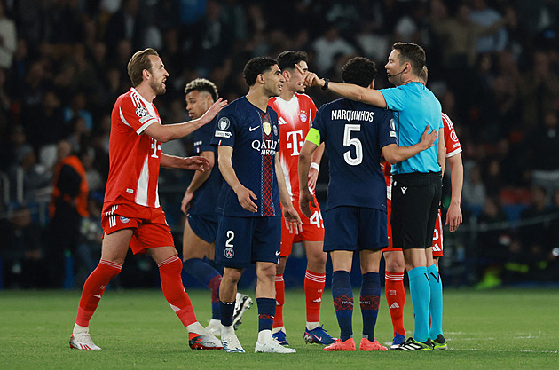 Přísná penalta proti Bayernu. To si má tu ruku strčit do trenek? nechápal expert