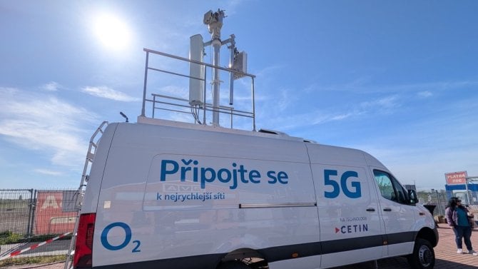 CETIN a O2 mají vlastního transformera. Mobilní vysílač na kolech rozjede signál kdekoliv během pár hodin