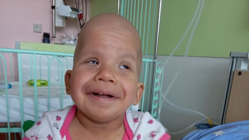Čtyřletá Karolínka bojuje s osudem: Trpí vzácným syndromem i následky rakoviny. Potřebuje pomoc