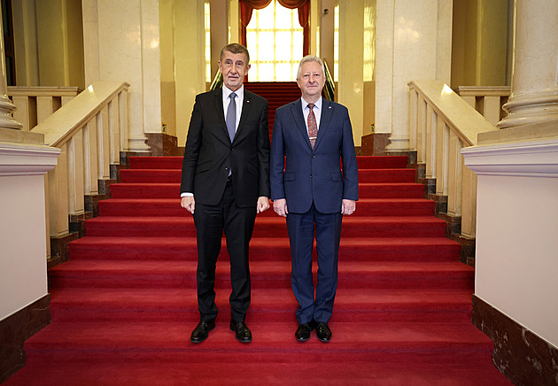 Babiš se sešel se Zůnou. Řešit měli summit NATO i návrh koncepce armády